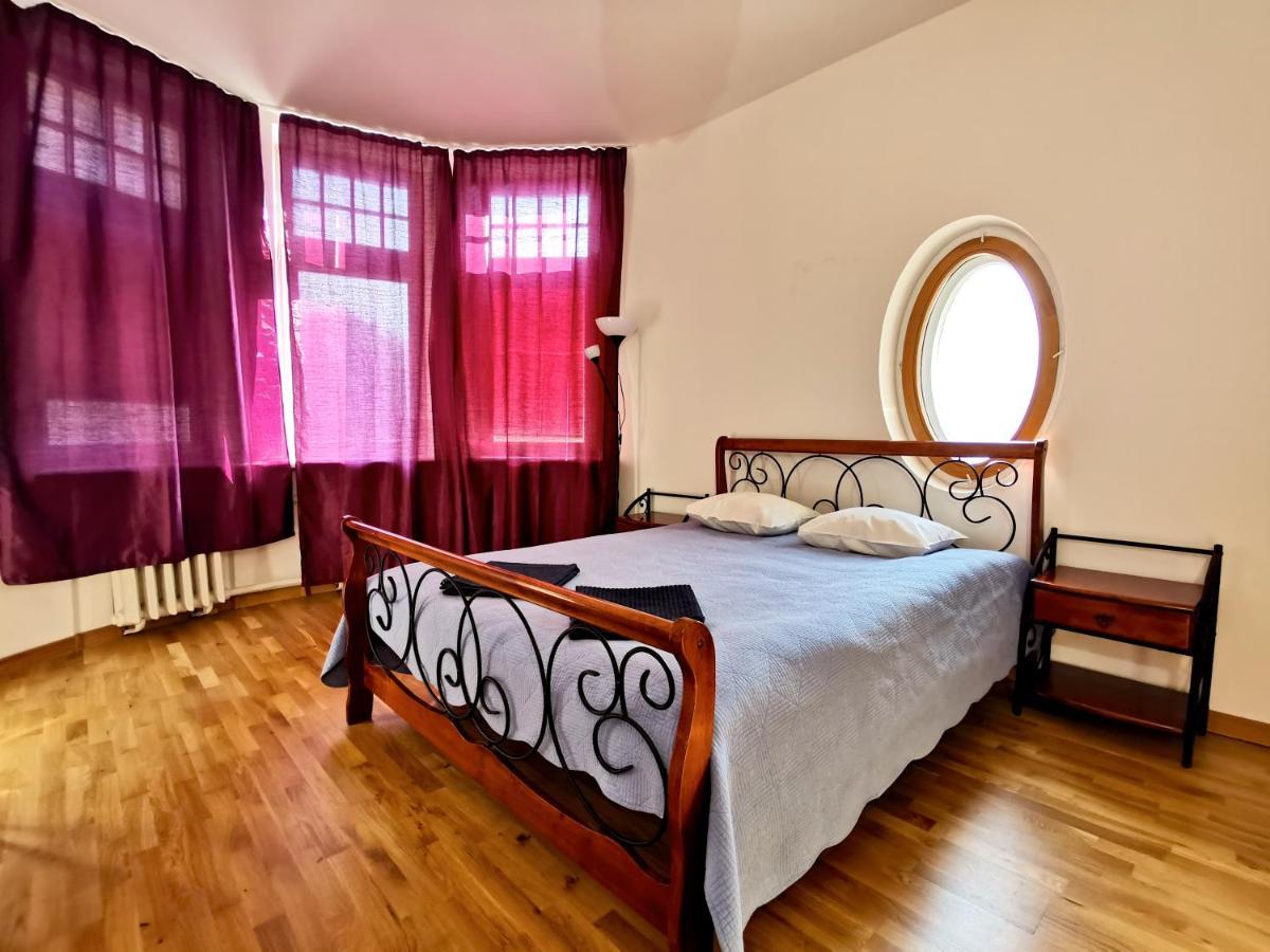 Brivibas Center Butas Riga